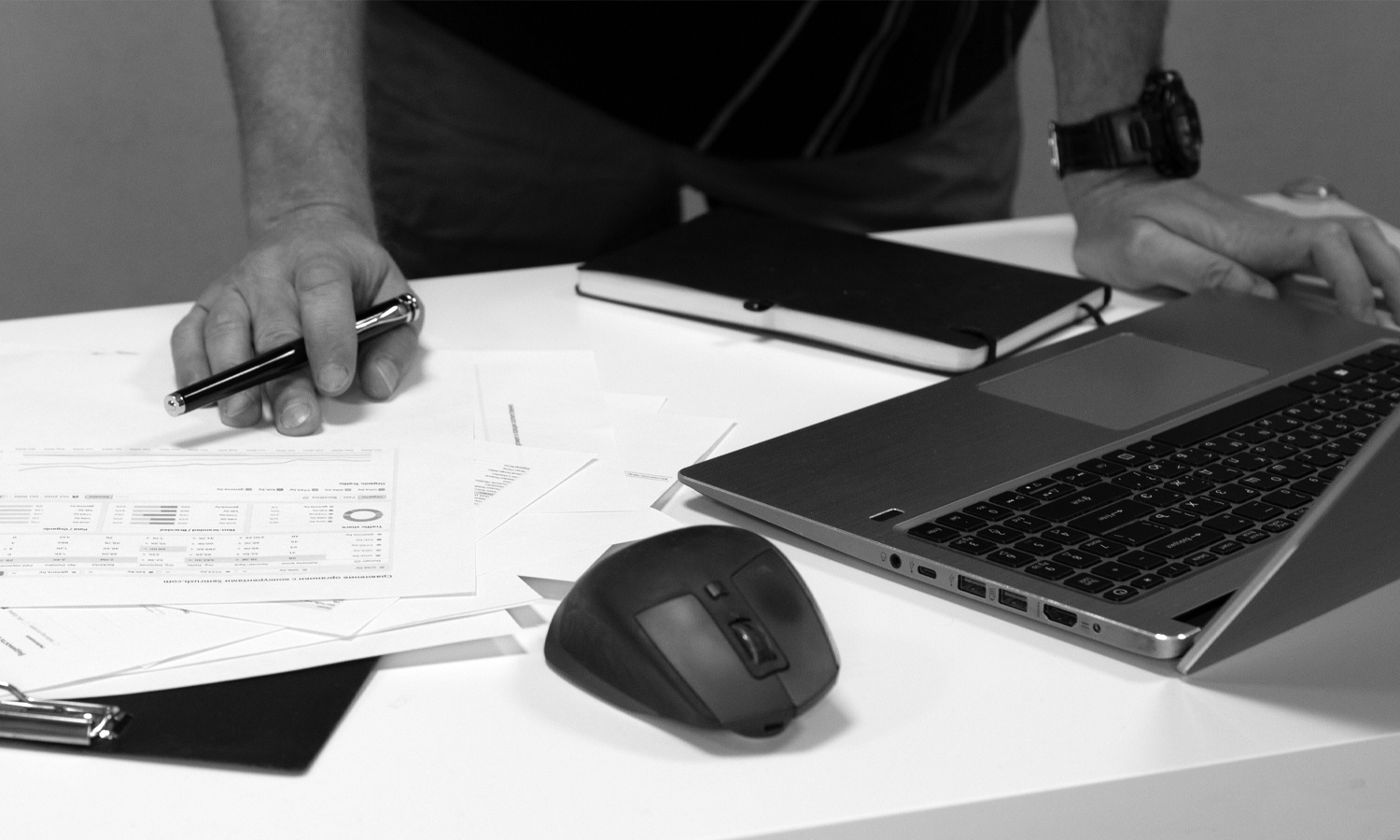 SEO специалист исследует семантическое ядро сайта